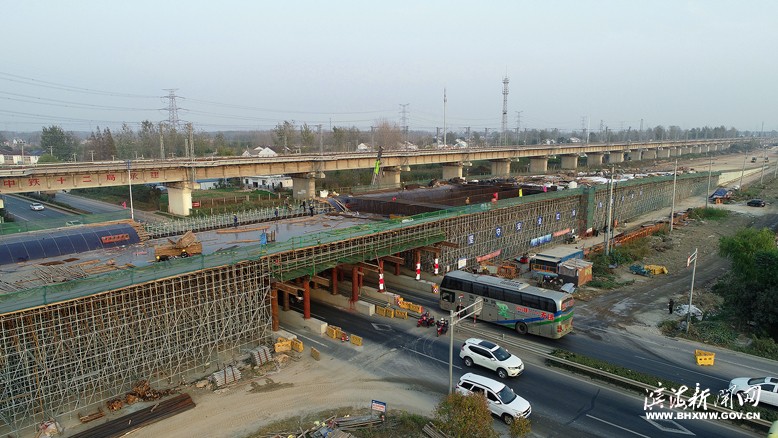 位于S327與東海大道交匯處的立交工程建設(shè)現(xiàn)場