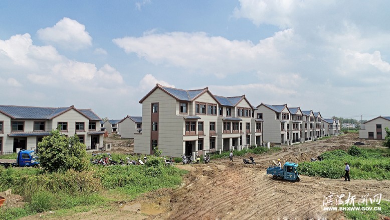 界牌鎮(zhèn)周莊村農(nóng)民集中居住點(diǎn)一期工程建設(shè)現(xiàn)場