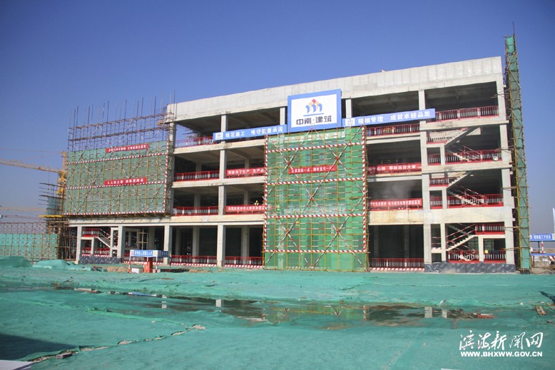 正在加快建設(shè)的縣人民醫(yī)院遷建工程現(xiàn)場