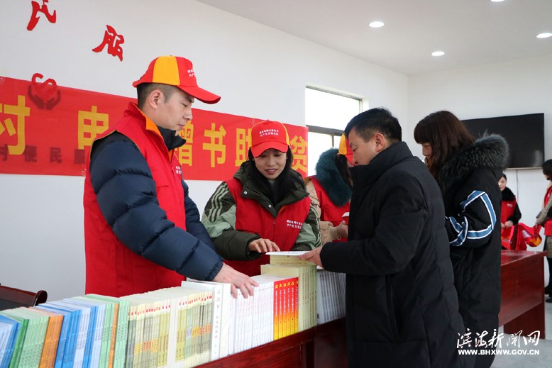 縣供電公司組織志愿者開展學(xué)雷鋒活動