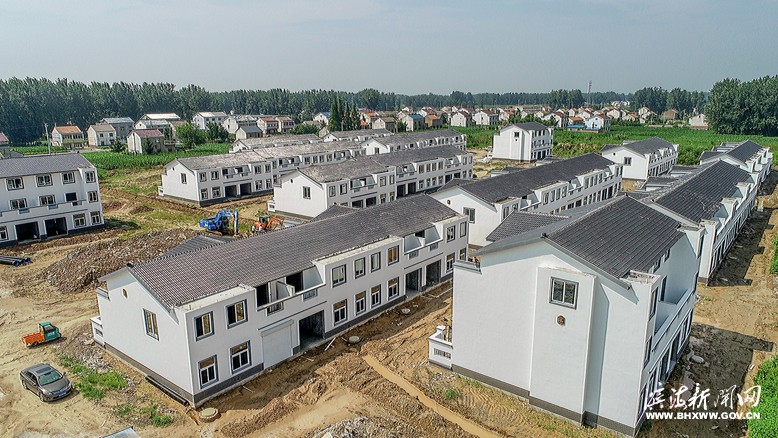 建設(shè)中的坎北街道長(zhǎng)法村農(nóng)民集中居住點(diǎn)