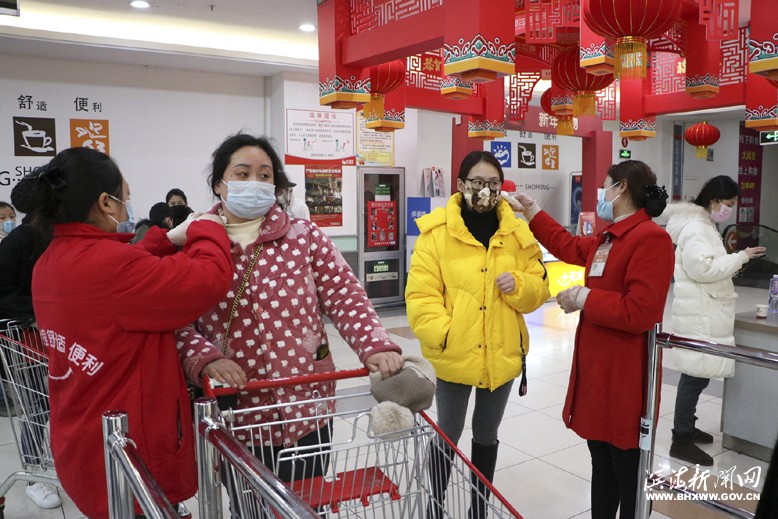 超市通過多種方式將防控工作落實(shí)到位