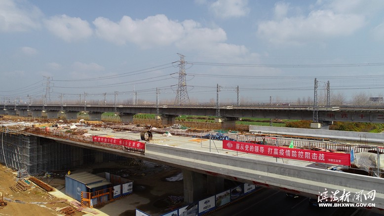 東海大道跨S327立交橋建設(shè)現(xiàn)場