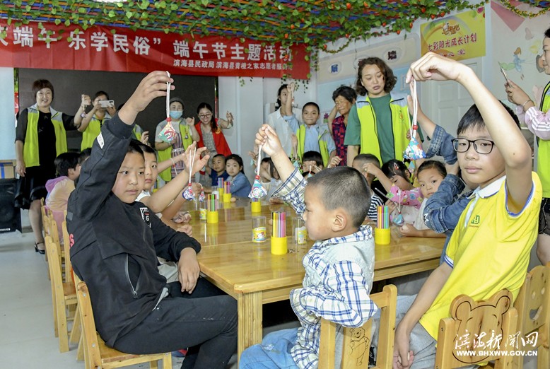 縣民政局與青橙之家志愿者在縣農(nóng)業(yè)園同心村開展端午節(jié)主題活動(dòng)