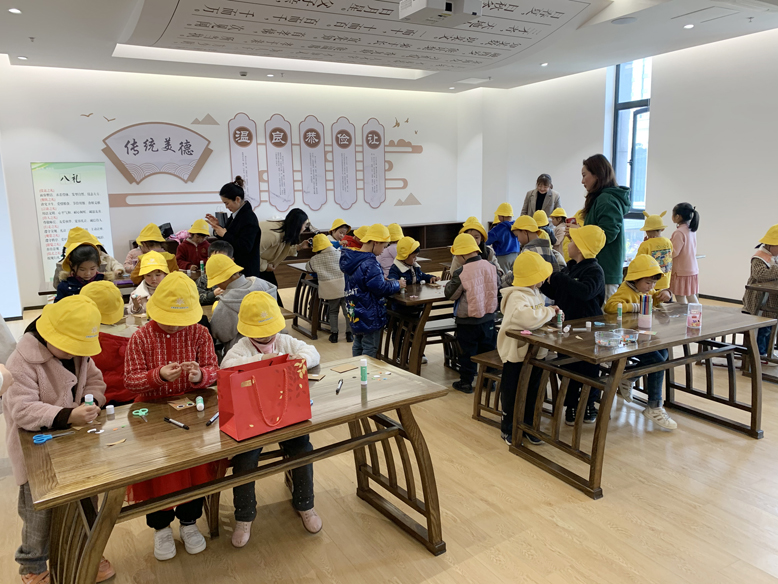 縣幼兒園向陽(yáng)分園開(kāi)展讀書(shū)活動(dòng)